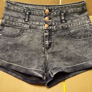 Highwaisted jean shorts